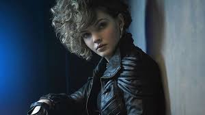 She would begin her career as a ford model and continue her work for bebe stores, roxy, j.c. Lili Simmons Takes Over The Role Of Selina Kyle From Camren Bicondova For The Last Episode Of Gotham Sciencefiction Com