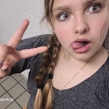 Melissa Banning's Instagram, Twitter & Facebook