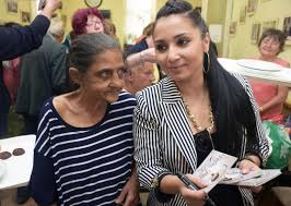 „az idővel nagyon meg voltam csúszva, de úgy gondoltam, hogy gyorsan beszaladok a módosított szerződésért illetve, hogy átvegyem a fennmaradt hétvégi. Notar Mary Orommel Tett Eleget A Sorskozosseg Meghivasanak Baon