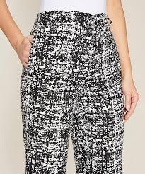 Page d'accueil femme vêtements pantalons & shorts bermuda fluide et léger à taille élastiquée. Pantalon Fluide Imprime Noir Blanc Imprime Femme 5639011 Damart