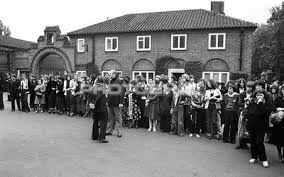 Gallery Marc Bolan S Funeral Marc Bolan Marc Scenes