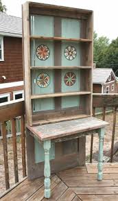 Garderobe Aus Alter Tur In Gruner Farbe Mit Blumen Bilder Alte Turen Mobelverschonerung Alte Tur Schreibtisch