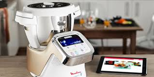 Este robusto modelo de la marca moulinex presenta 6 programas automáticos, 12 velocidades, 4,5 litros de capacidad en su bol de acero, y posibilidad de cocinar para hasta 6 personas. El Mejor Robot De Cocina Comparativa Y Guia 2020