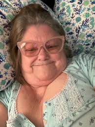 Good Monday morning, don't judge me I'm just waking up and playing with my  phone