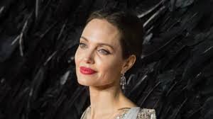 As for the honey blonde hair color, it looks a lot like jolie's hair from her 1999 film girl, interrupted, and more recently, the long bright blonde hair with bangs from by the sea, her 2015 film. Angelina Jolie Has Blonde Hair In The First Official Trailer For Marvel S Eternals