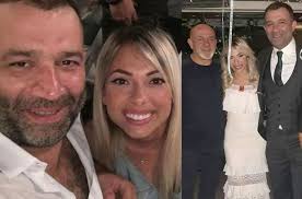 Usta oyuncu rasim öztekin ferhan şensoy'dan devraldığı kavuğu şevket çoruh'a devredeceğini açıkladı. Sevket Coruh Kimdir