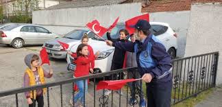 Miniklerin 23 Nisan Heyecani Yuzlerinden Okundu Okuma Yuzler Nisan