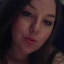 How to make red boots at a fashion studio in The Sims Freeplay?