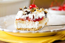 No Bake Banana Split Dessert Brown Eyed Baker Recipe Banana Split Dessert Desserts Baked Banana