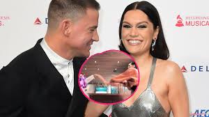 Maybe you would like to learn more about one of these? Susser Schal Kampf Jessie J Spielt Mit Channings Tochter Promiflash De