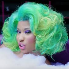 Nicki Minaj In Shoulder Length Green Wavy Hair Chicas Cabello Famosos