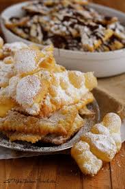 Le chiacchiere di carnevale sono buone, dolci, croccanti, friabili sono apprezzate da grandi e piccini, provate la nostra ricetta è infallibile! Chiacchere Di Carnevale Friabili E Bollose Ricette Cibo Ricette Senza Lattosio