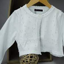 Sur rakuten, découvrez une caverne d'ali baba entièrement consacrée à la mode enfant. Gilet Fille En Maille Blanc Pour Ceremonie Mariage Bapteme Cortege