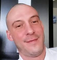 R.I.P Tom Pickard mehr hun eis no joeren en mol rem gehsin an elo muss ech  dear Äddi sohen fir emmer, ech kann dat net gleffen. Main Herzlecht Beileed  hun deng Fra