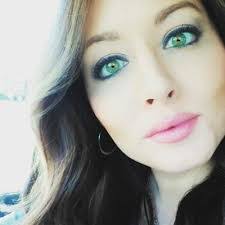 Angela Titus's Instagram, Twitter & Facebook