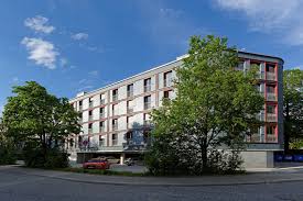 Die sehr gute verkehrsanbindung und die nähe zur münchner city sind überzeugende argumente für ein leben in dem viertel. Iz Unternehmen Gewofag