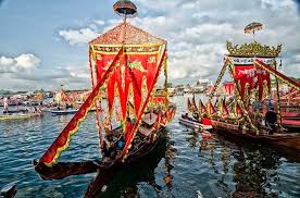 Manakala, divaksinasi merupakan bentuk kata kerja pasif yang membawa maksud telah mengambil vaksin. Jom Ke Semporna Tengok Regatta Lepa Pesta Air Sabah Rileklah Com