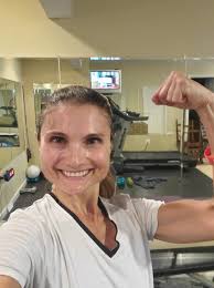 Strength day for me today. These workouts were fantastic.Those single/  double butt kicks get me every time. I watch myself in my mirror. I look  like an ostrich trying to fly🙄😬I'm determined