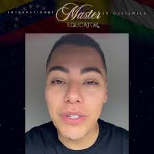 Desde España el artista...