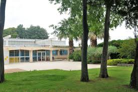 Piscine Fenouillet A Nimes Horaires Tarifs Et Telephone Guide Piscine Fr