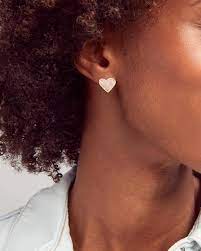 With its fun asymmetrical design, the ari heart silver stud earrings in platinum drusy are a fresh take on an old jewelry box favorite. Ari Heart Gold Stud Earrings In Rose Quartz Kendra Scott