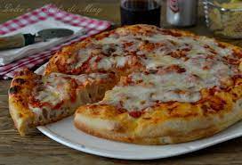 Questa ricetta per la pizza fatta in casa non richiede impastatrice, è facile e alla portata di tutti. Pizza Soffice Pizza Margherita Alta Cotta In Teglia Sofficissima