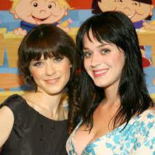 Zooey deschanel was born in 1980 into a showbiz family. Katy Perry Used To Pretend To Be Zooey Deschanel To Get Into Clubs Vanity Fair