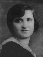 Dora Kent's Instagram, Twitter & Facebook