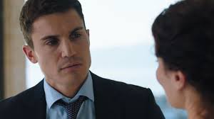 Vivir sin permiso: Elisa le aconseja a Mario que no confíe en Nemo