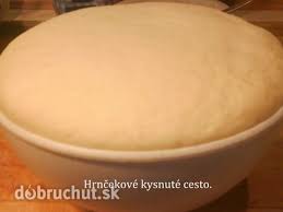 Vykysnuté cesto rozvaľkáme na plát tenký asi 5 mm. Fotorecept Hrncekove Kysnute Cesto Recipe Food Homemade Recipes Easter Recipes