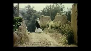 Hossein'in okula giden tahere ile evlenmek istemesi ve tahare'nin hossein'e karşılık vermemesini. Zir E Derakhtan E Zeytun Film 1994 Beyazperde Com