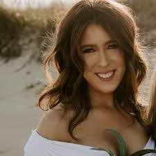 Alex Mulhall's Instagram, Twitter & Facebook