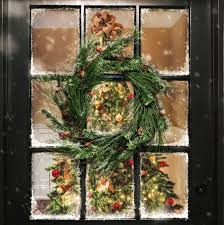 We offer christmas decorations and inspiration to decorate your whole home, the very best christmas home decor and christmas home decorating ideas. 30 Diy Christmas Window Decorations Best Holiday Window Ideas