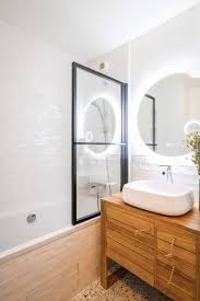 Salles De Bains Sans Fenetre A L Agencement Reussi Cote Maison In 2020