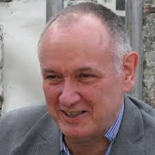 Elke Hunter's Instagram, Twitter & Facebook