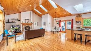 Jeff bezos steps down as amazon ceo — look inside the seattle house where he started the company published mon, feb 18 2019 10:15 am est updated tue, feb 2 2021 … Photos Inside Seattle House Where Jeff Bezos Started Amazon