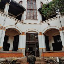 Di ruang itu ada tempat pemasungan kepala dan perantai badan. 10 Tempat Angker Di Semarang Yang Viewnya Keren