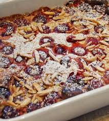 An Einem Lauen Sommerabend Nach Dem Grillen Mit Freunden Ist Dieser Kirschauflauf Der Hohepunkt Die Meiste Arbei Kirschauflauf Rezepte Kirschenmichel Rezept