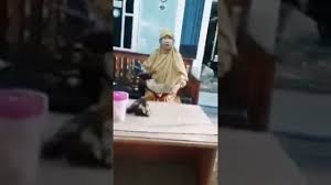 Check spelling or type a new query. Viral Video Kurir Denayaresway Di Media Sosial Di Maki Ibu Ibu Jelajahpagi Com