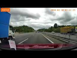 2 budak tercampak keluar kereta selamat, 2 budak tercampak keluar bernasib baik, kemalangan lebuhraya, viral malaysia, kemalangan jalan raya, keselamatan. Anak Tercampak Keluar Dari Kereta Youtube