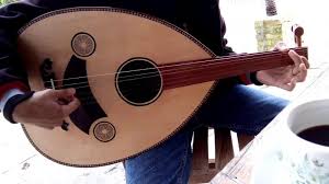 Alat musik dari nusa tenggara timur ini bentuknya hampir menyerupai busur panah, masyarakat sedangkan badan dan leher gitar terbuat dari kayu sebagaimana gambar diatas.terdapat dua jenis alat musik petik yang satu ini, sebenarnya berasal dari negara hawai. Alat Musik Betawi Gambar Dan Penjelasan Terlengkap