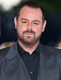 We need ́́700 hellos if you still love us! ♥️♥️ #EastEnders