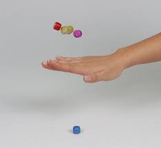 Este es un juego muy popular entre los niños coreanos, ya que sólo se necesitan 5 piedrecitas planas para divertirse con él y consta de 5 niveles. Juegos Tradicionales De Corea Segunda Parte K Pop Amino