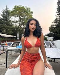Eva Giri Featured Content
