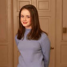 The blunt bangs and curls combination. The Definitive Ranking Of Rory S Hairstyles On Gilmore Girls Rory Gilmore Hair Gilmore Girls Fashion Rory Gilmore Style