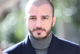 After graduating he moved to london, where he remained for more than a year working as a waiter and attending english classes. Nicolas Vaporidis In Vacanza Con La Sua Lei Blog Di Cultura