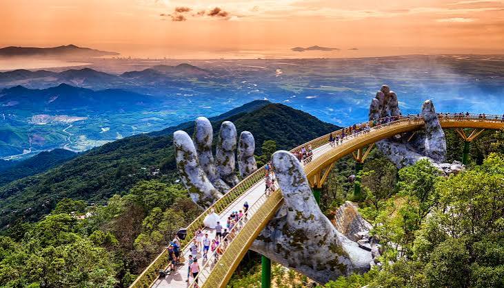 Cầu Vàng Đà Nẵng - tọa độ check-in siêu hot - Saco Travel