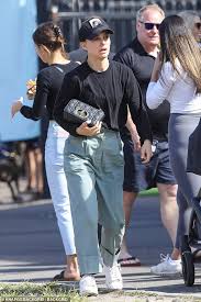 Natalie flashed porthole and slipped nip again in no strings attached in 2011, the same year she won an oscar and a golden globe for her leztastic performance in black swan (2010). Natalie Portman Helps Her Parents Check Out Of Hotel Before Going To Bondi Market With Her Family Todayuknews