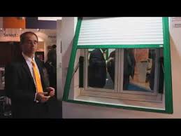 Véritable barrière contre le froid, la chaleur et le bruit, ils contribuent également à l'isolation thermique et phonique de … Renoproj Volet Roulant Electrique A Projection Automatique Youtube