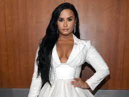 Demi lovato has revealed that she cut her hair off to free herself from the gender and sexuality norms placed on her by her religion. Demi Lovato Cut Her Long Hair Into An Asymmetrical Lob Photos Allure